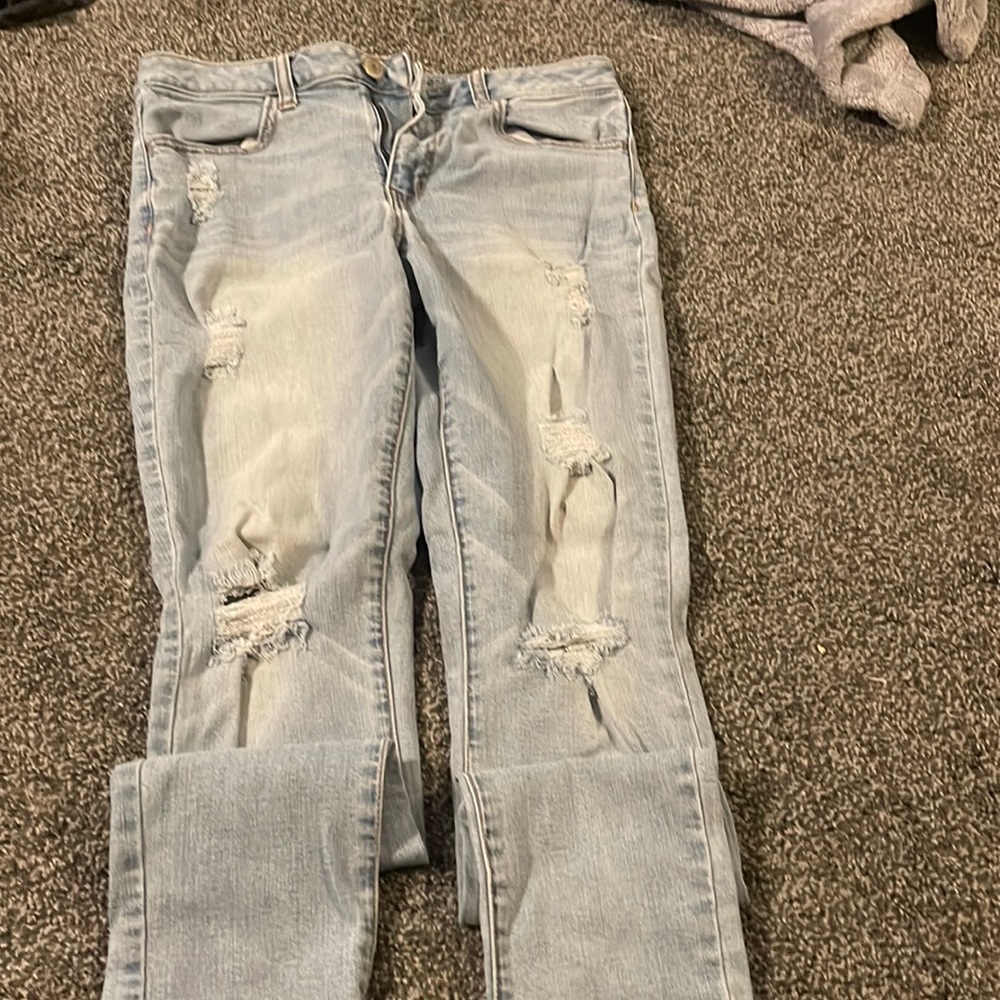 American eagle high rise distressed light wash jeggings. Size 10
